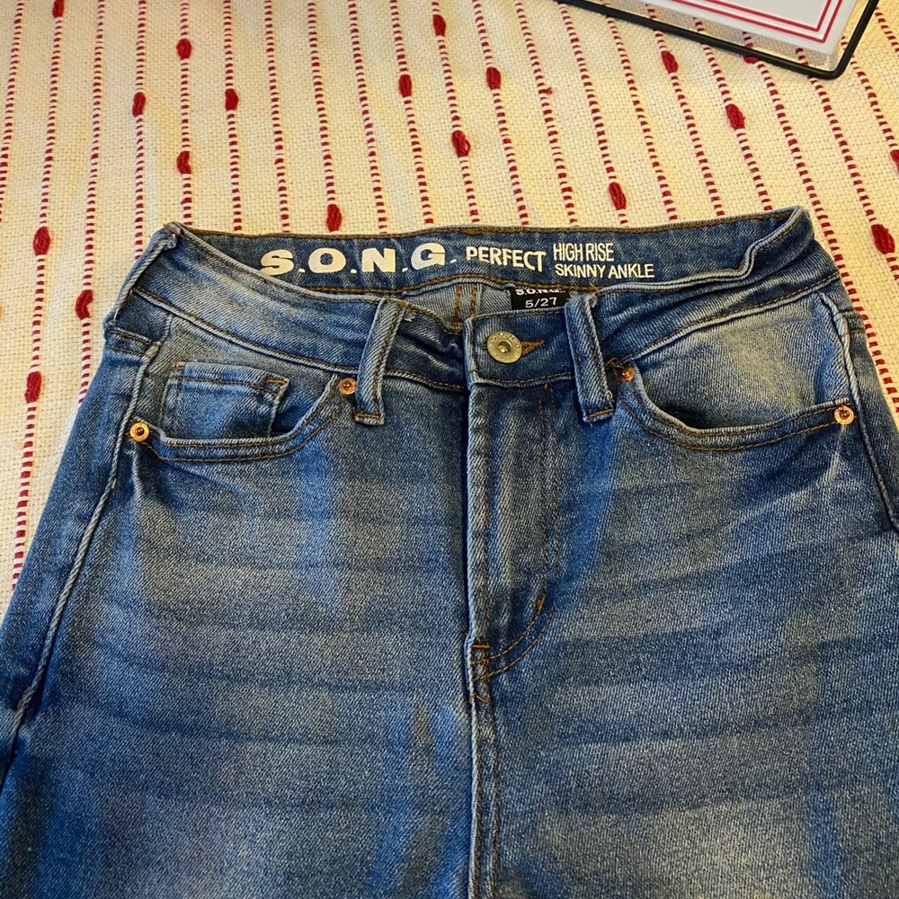 High waisted jeans